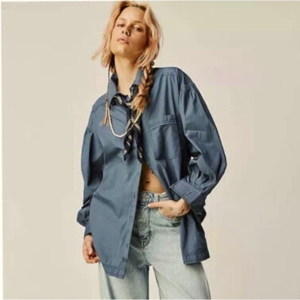 WE‎ THE FREE HAPPY HOUR SOLID STORMY NAVY BLUE POPLIN TOP